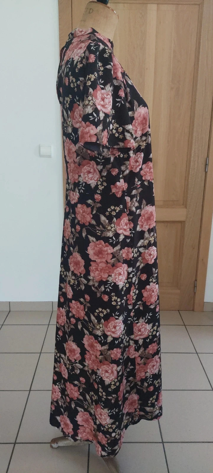 Robe longue fluide à fleurs VILA - Taille 40 (L) - Imprimé floral noir et rose – photo 2
